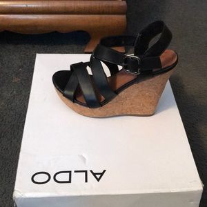Like new! Black Aldo wedges. Size 35